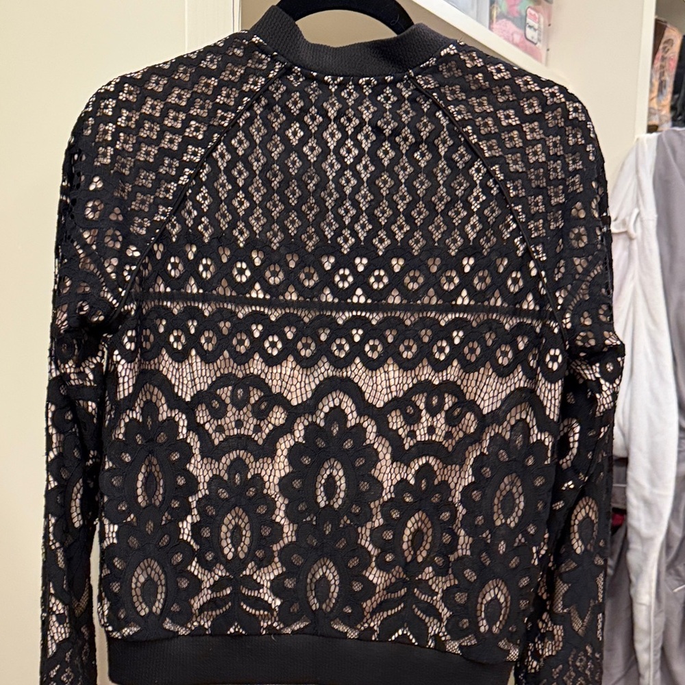 Elegant Black Lace Fabric Zip Jacket - Picture 2 of 12